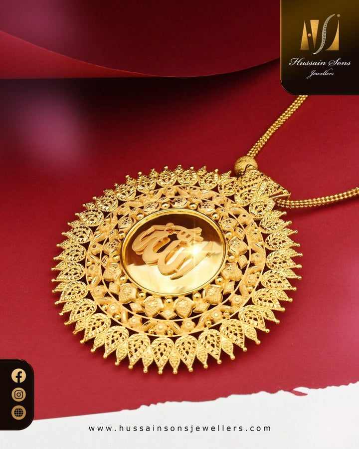 Women Wear Gold Locket