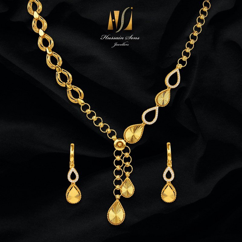 Sparkling Gold Necklace Designs