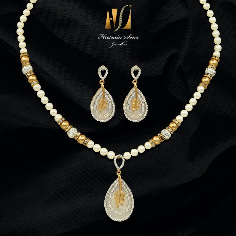 White Pearl Gold Necklace Designs