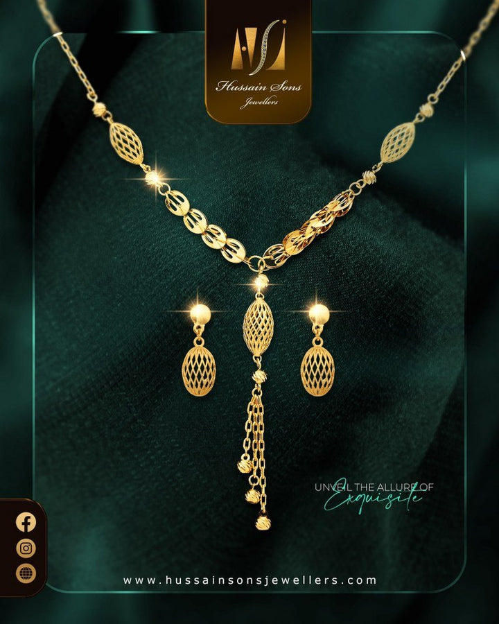 Lightweight Gold Necklace Set