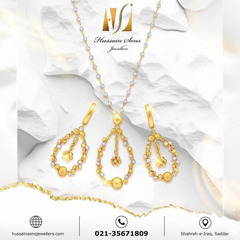 Women Leaf Gold Pendant Set